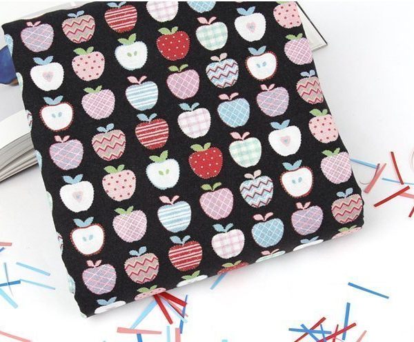 Elma Desenli Doğal Pamuk Kumaş (yarım metre)