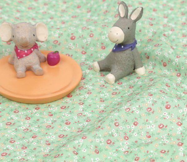 Açık Yeşil Çıtır Çiçekli Kumaş (yarım metre)