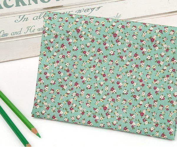 Yeşil Minik Çiçekli Doğal Pamuk Kumaş (yarım metre)