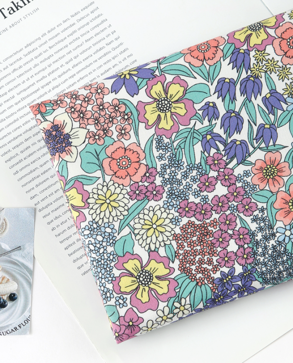 Liberty Çiçekler '90lar Doğal Pamuk Kumaş  (yarım metre)